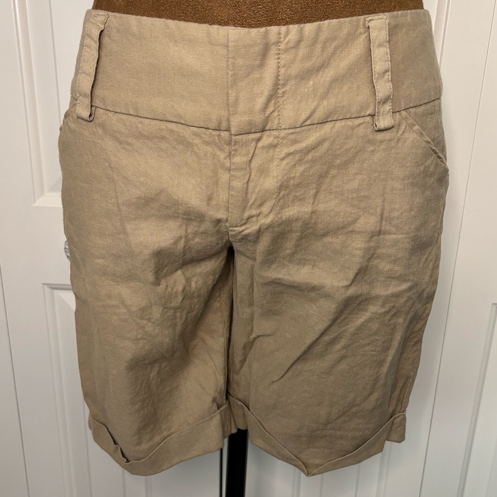 Alice + Olivia Beige Bermuda Linen Cuff Shorts size 4